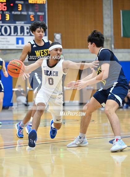 Thumbnail 2 in West Seattle @ Rainier Beach (3A Boys District 2) photogallery.
