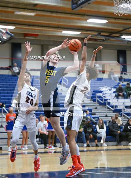 Thumbnail 2 in West Seattle @ Rainier Beach (3A Boys District 2) photogallery.