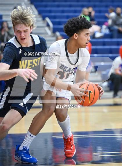 Thumbnail 2 in West Seattle @ Rainier Beach (3A Boys District 2) photogallery.