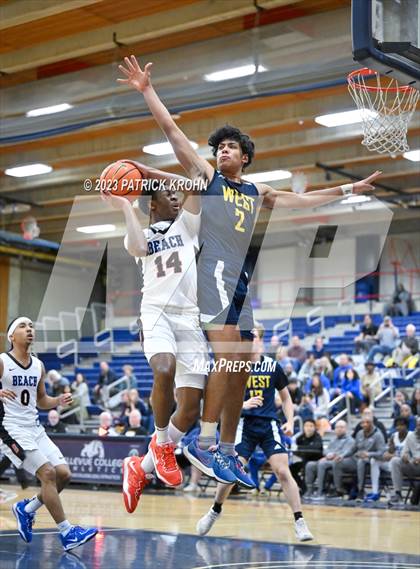 Thumbnail 2 in West Seattle @ Rainier Beach (3A Boys District 2) photogallery.