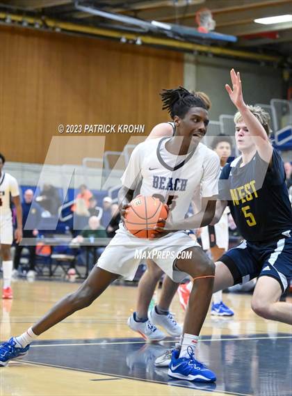 Thumbnail 1 in West Seattle @ Rainier Beach (3A Boys District 2) photogallery.