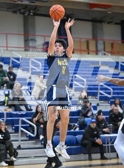 Thumbnail 2 in West Seattle @ Rainier Beach (3A Boys District 2) photogallery.