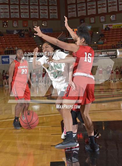 Thumbnail 3 in St. Mary's vs. Lincoln (CIF SJS D1 Semifinal) photogallery.