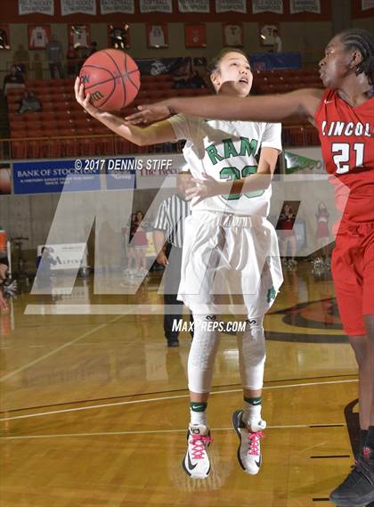 Thumbnail 3 in St. Mary's vs. Lincoln (CIF SJS D1 Semifinal) photogallery.