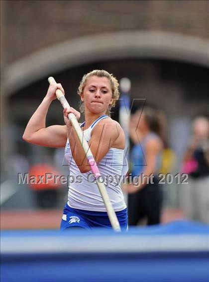 Thumbnail 3 in Penn Relays (Girls Pole Vault Final) photogallery.