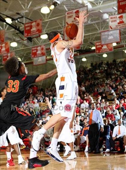 Thumbnail 2 in Whitney Young vs. Fairfax (Nike Extravaganza) photogallery.