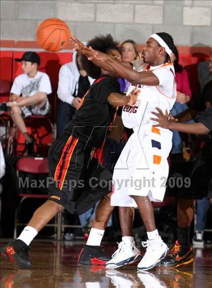 Thumbnail 1 in Whitney Young vs. Fairfax (Nike Extravaganza) photogallery.