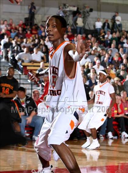 Thumbnail 2 in Whitney Young vs. Fairfax (Nike Extravaganza) photogallery.