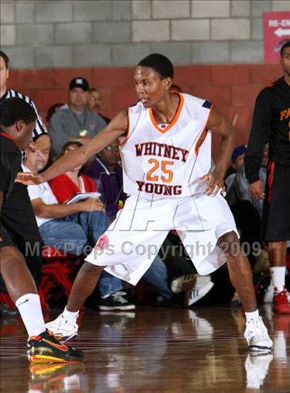 Thumbnail 3 in Whitney Young vs. Fairfax (Nike Extravaganza) photogallery.