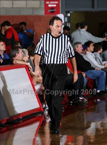 Thumbnail 3 in Whitney Young vs. Fairfax (Nike Extravaganza) photogallery.