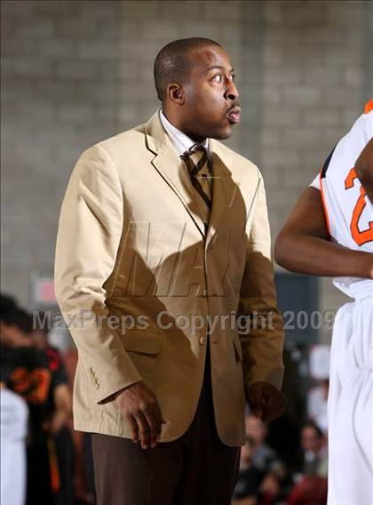 Thumbnail 2 in Whitney Young vs. Fairfax (Nike Extravaganza) photogallery.