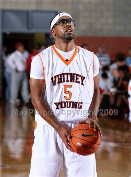 Thumbnail 2 in Whitney Young vs. Fairfax (Nike Extravaganza) photogallery.
