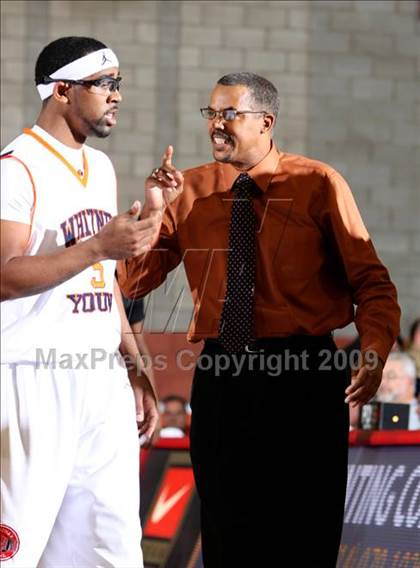 Thumbnail 2 in Whitney Young vs. Fairfax (Nike Extravaganza) photogallery.