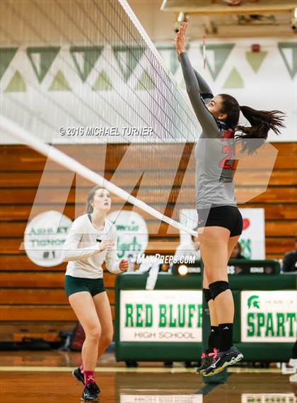 Thumbnail 1 in Foothill @ Red Bluff photogallery.