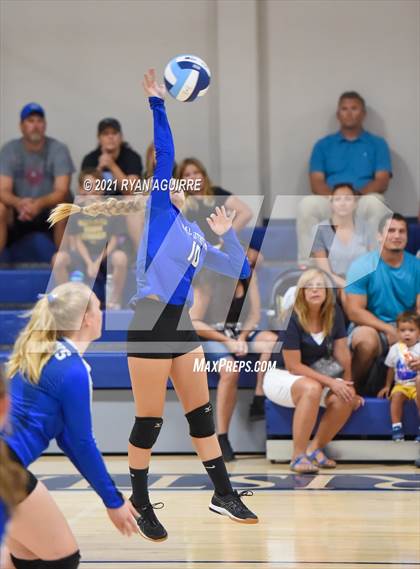 Thumbnail 2 in California Lutheran @ Linfield Christian photogallery.