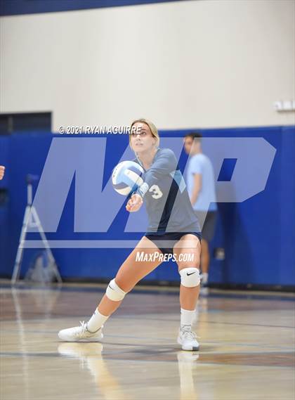 Thumbnail 2 in California Lutheran @ Linfield Christian photogallery.