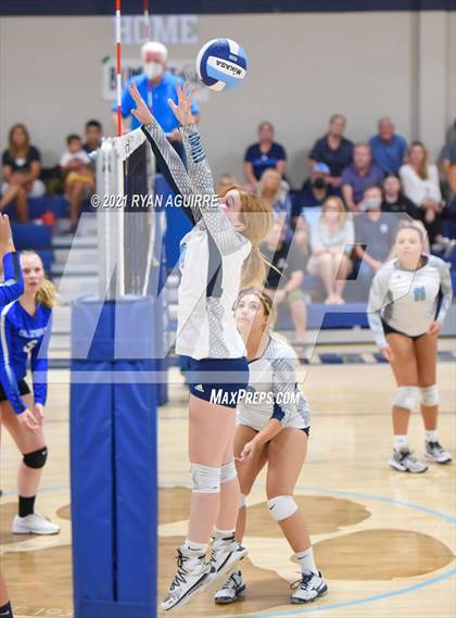 Thumbnail 3 in California Lutheran @ Linfield Christian photogallery.