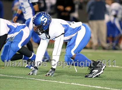 Thumbnail 2 in Lincoln vs. Seagoville (4A Division 2 Region 2 Bi-District) photogallery.
