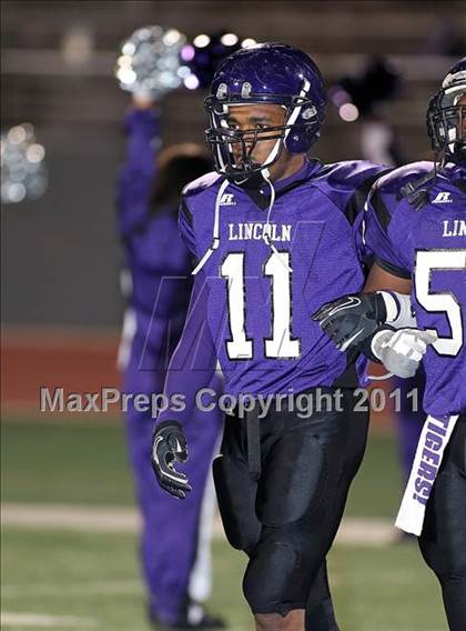 Thumbnail 2 in Lincoln vs. Seagoville (4A Division 2 Region 2 Bi-District) photogallery.