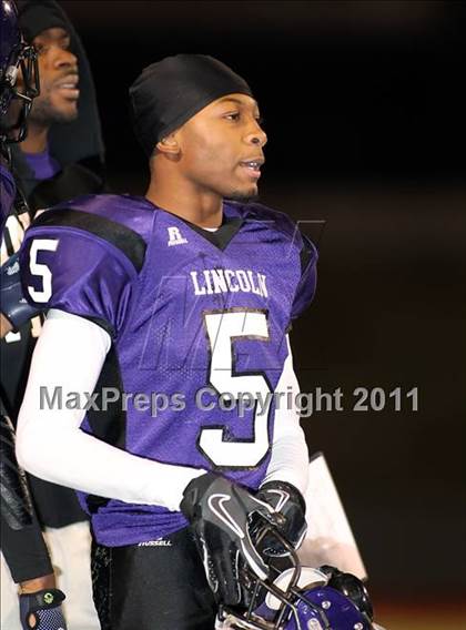 Thumbnail 1 in Lincoln vs. Seagoville (4A Division 2 Region 2 Bi-District) photogallery.