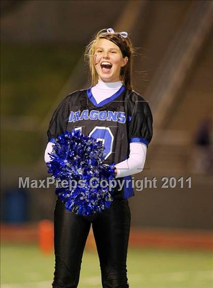 Thumbnail 3 in Lincoln vs. Seagoville (4A Division 2 Region 2 Bi-District) photogallery.