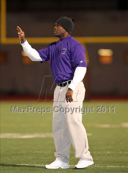 Thumbnail 1 in Lincoln vs. Seagoville (4A Division 2 Region 2 Bi-District) photogallery.