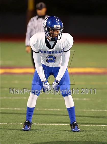 Thumbnail 2 in Lincoln vs. Seagoville (4A Division 2 Region 2 Bi-District) photogallery.