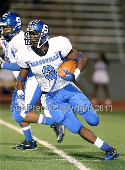 Thumbnail 2 in Lincoln vs. Seagoville (4A Division 2 Region 2 Bi-District) photogallery.