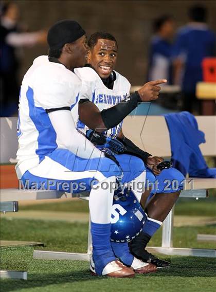 Thumbnail 2 in Lincoln vs. Seagoville (4A Division 2 Region 2 Bi-District) photogallery.
