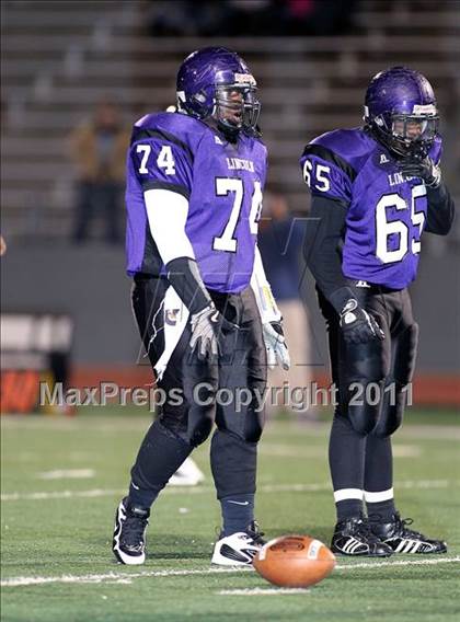 Thumbnail 1 in Lincoln vs. Seagoville (4A Division 2 Region 2 Bi-District) photogallery.