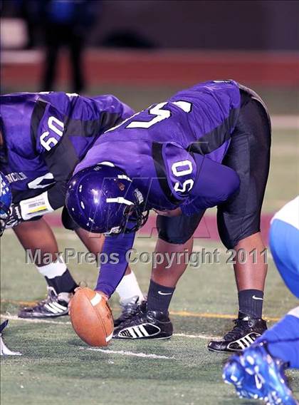 Thumbnail 3 in Lincoln vs. Seagoville (4A Division 2 Region 2 Bi-District) photogallery.