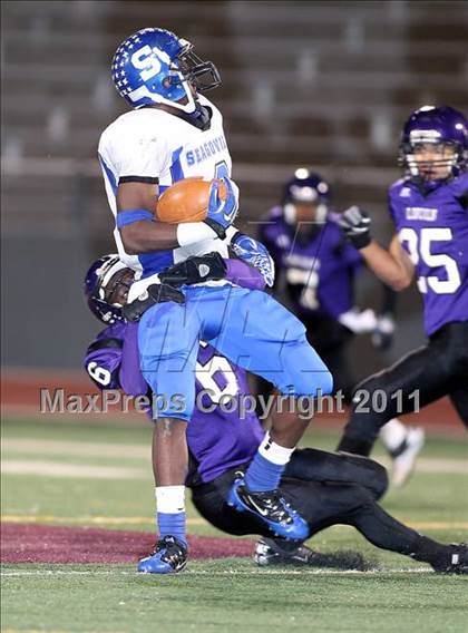 Thumbnail 1 in Lincoln vs. Seagoville (4A Division 2 Region 2 Bi-District) photogallery.