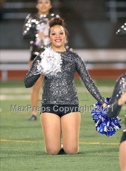 Thumbnail 3 in Lincoln vs. Seagoville (4A Division 2 Region 2 Bi-District) photogallery.