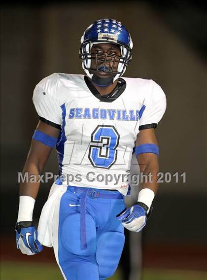 Thumbnail 1 in Lincoln vs. Seagoville (4A Division 2 Region 2 Bi-District) photogallery.
