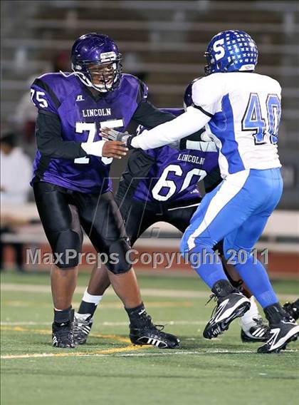Thumbnail 2 in Lincoln vs. Seagoville (4A Division 2 Region 2 Bi-District) photogallery.