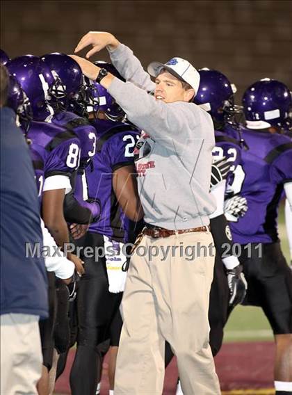 Thumbnail 1 in Lincoln vs. Seagoville (4A Division 2 Region 2 Bi-District) photogallery.