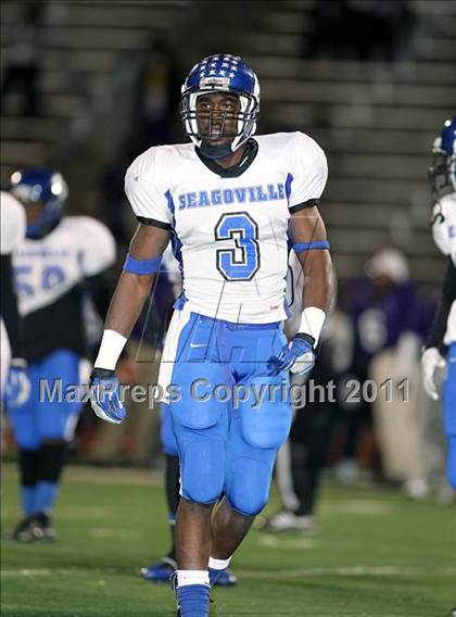 Thumbnail 2 in Lincoln vs. Seagoville (4A Division 2 Region 2 Bi-District) photogallery.