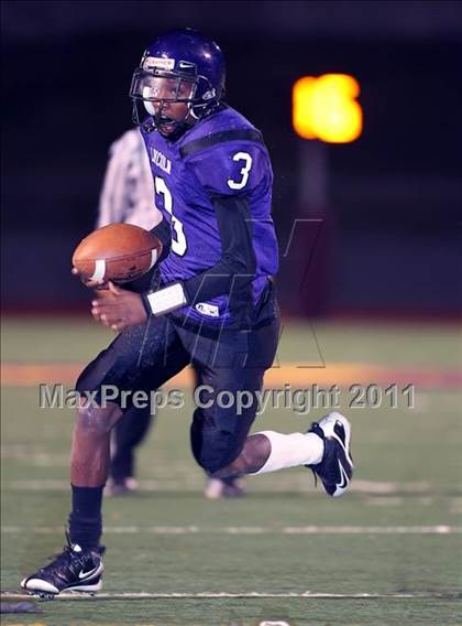 Thumbnail 3 in Lincoln vs. Seagoville (4A Division 2 Region 2 Bi-District) photogallery.