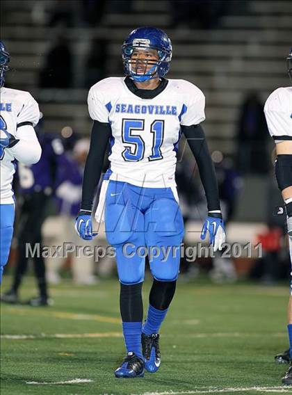 Thumbnail 3 in Lincoln vs. Seagoville (4A Division 2 Region 2 Bi-District) photogallery.
