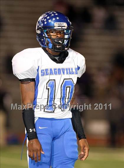 Thumbnail 2 in Lincoln vs. Seagoville (4A Division 2 Region 2 Bi-District) photogallery.