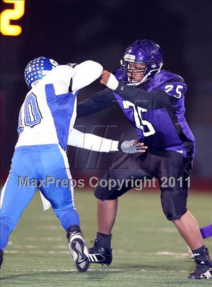 Thumbnail 1 in Lincoln vs. Seagoville (4A Division 2 Region 2 Bi-District) photogallery.