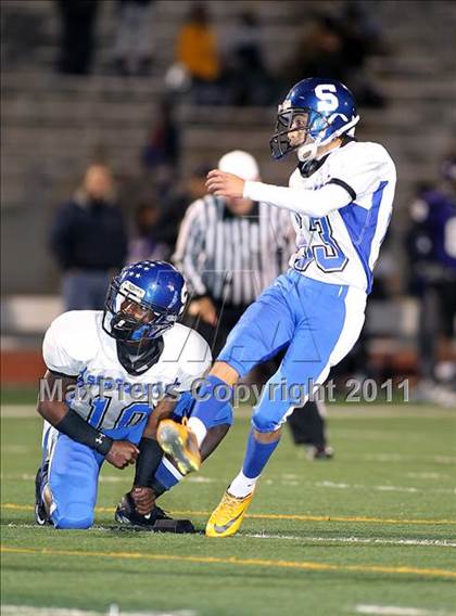 Thumbnail 3 in Lincoln vs. Seagoville (4A Division 2 Region 2 Bi-District) photogallery.