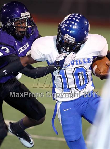 Thumbnail 1 in Lincoln vs. Seagoville (4A Division 2 Region 2 Bi-District) photogallery.