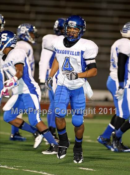 Thumbnail 2 in Lincoln vs. Seagoville (4A Division 2 Region 2 Bi-District) photogallery.