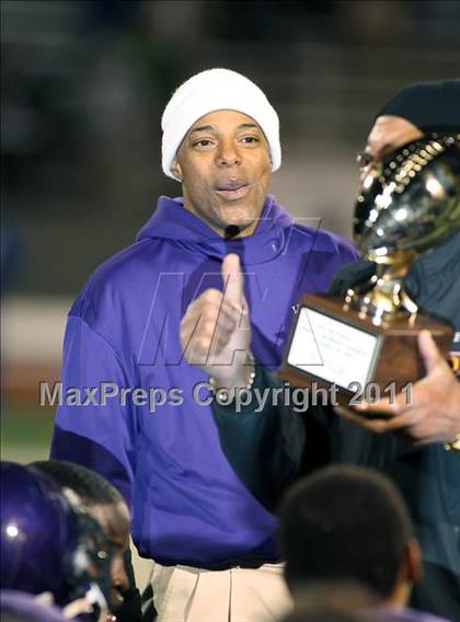Thumbnail 2 in Lincoln vs. Seagoville (4A Division 2 Region 2 Bi-District) photogallery.
