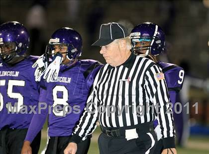 Thumbnail 3 in Lincoln vs. Seagoville (4A Division 2 Region 2 Bi-District) photogallery.