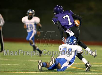 Thumbnail 2 in Lincoln vs. Seagoville (4A Division 2 Region 2 Bi-District) photogallery.