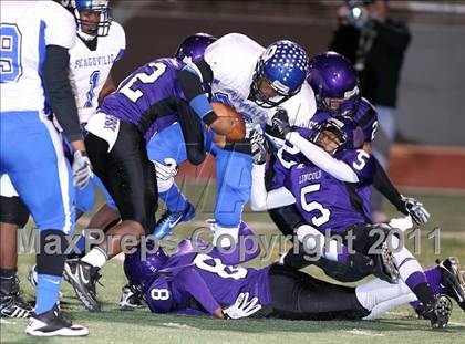 Thumbnail 2 in Lincoln vs. Seagoville (4A Division 2 Region 2 Bi-District) photogallery.