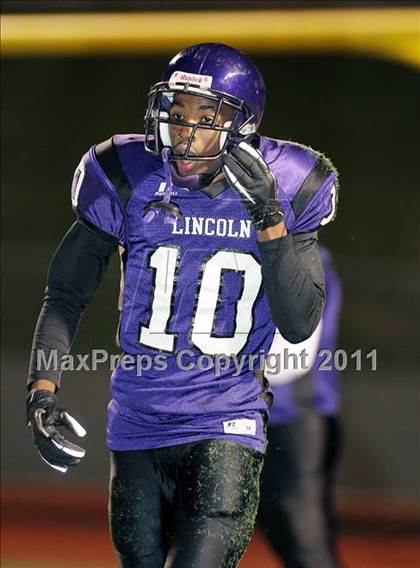 Thumbnail 1 in Lincoln vs. Seagoville (4A Division 2 Region 2 Bi-District) photogallery.
