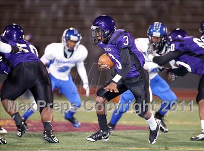 Thumbnail 2 in Lincoln vs. Seagoville (4A Division 2 Region 2 Bi-District) photogallery.